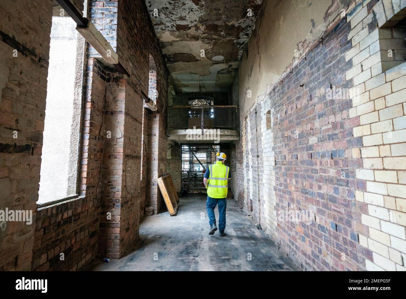 Ein originales Art déco-Balkongeländer im Mackintosh-Gebäude der Glasgow School of Art in Glasgow, das am 15. Juni 2018 durch einen Brand erheblich beschädigt wurde. Foto: Dienstag, 24. Januar 2023. Stockfoto