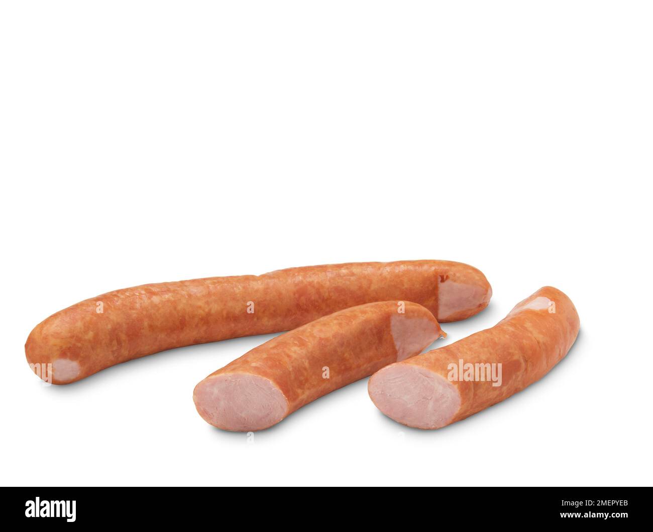 Gehackte und ganze Kielbasa Lisiecka g.g.A., gepökelte und getrocknete polnische Wurst, aromatisiert mit Pfeffer und Knoblauch, geräuchert und getrocknet auf Stäbchen Stockfoto