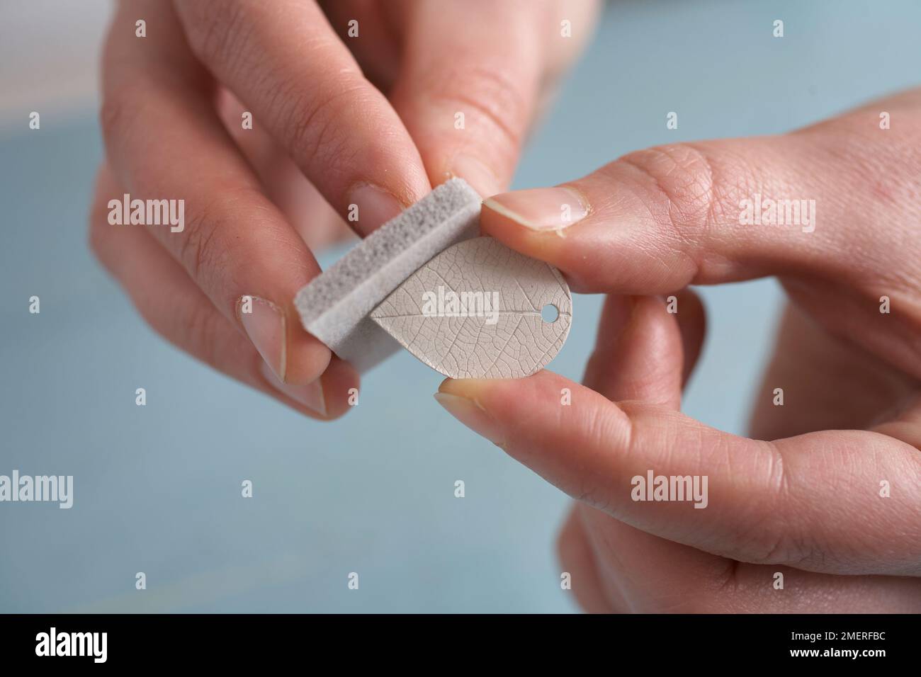 Sandkanten von trockenem Tonsilberschmuck Stockfoto