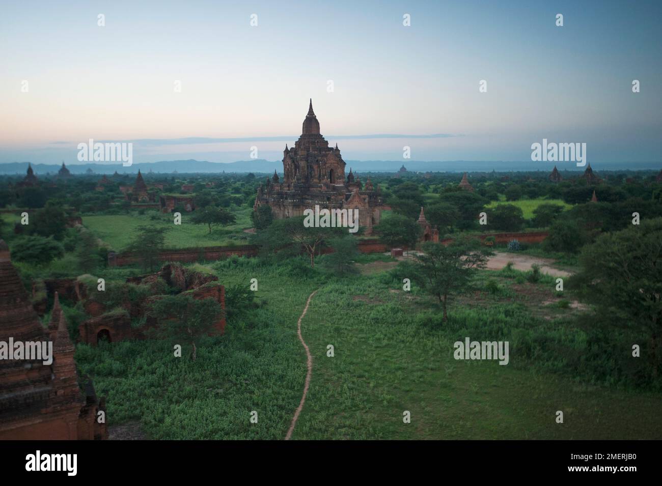 Myanmar, Westmyanmar, Bagan, Sonnenuntergang über der Südebene Stockfoto Myanmar, Westmyanmar, Bagan, Sonnenuntergang über der Südebene Stockfoto