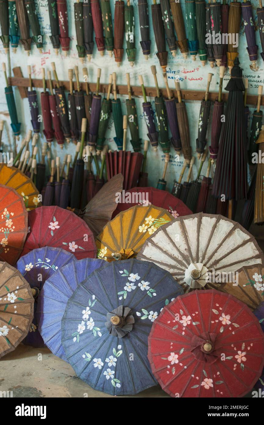 Myanmar, Ost-Myanmar, Pindaya, Schirmmacher Stockfoto