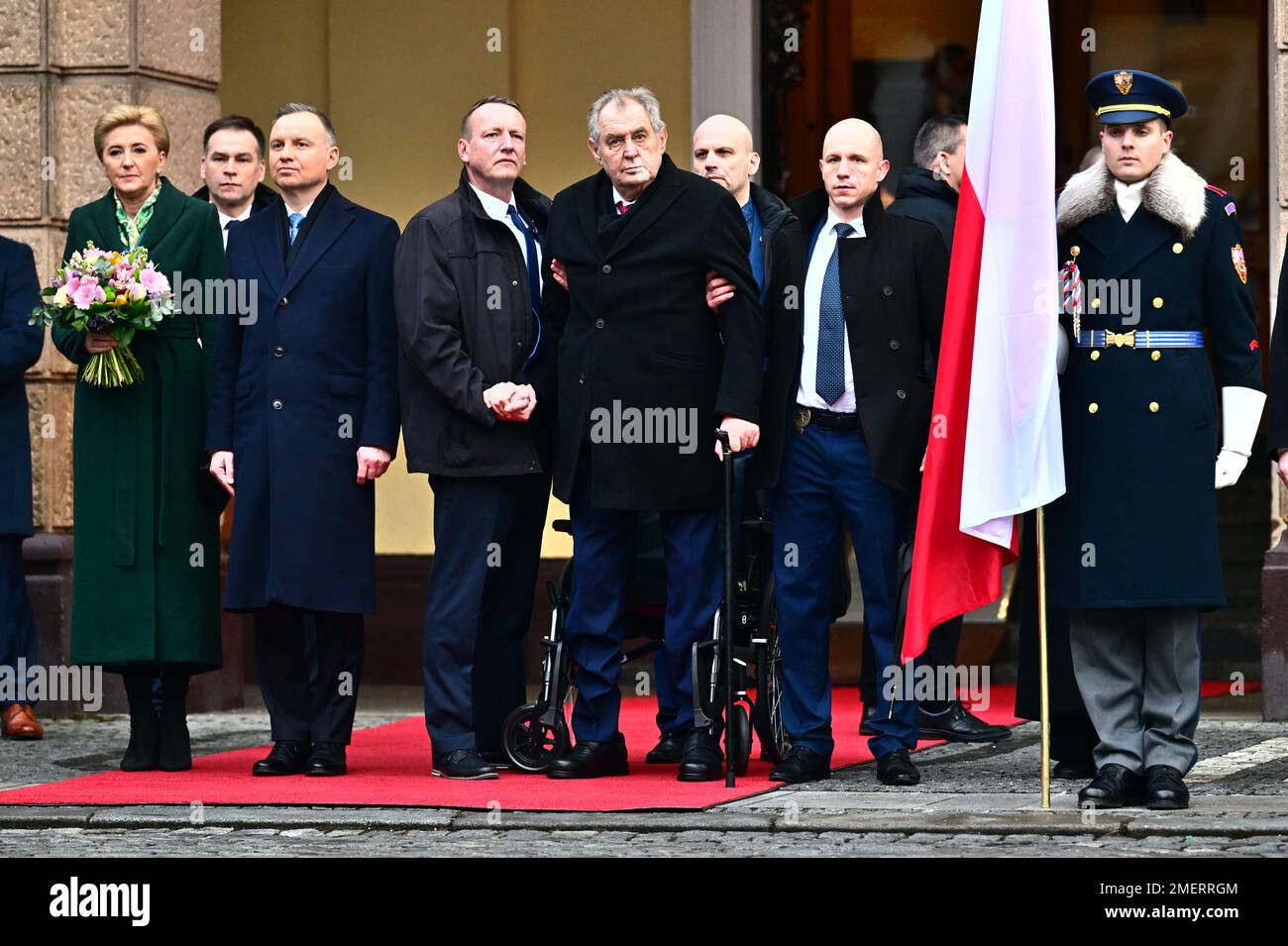 (L-R) Ehefrau des polnischen Präsidenten Agata Kornhauser-Duda, des polnischen Präsidenten Andrzej Duda und des tschechischen Präsidenten Milos Zeman, 5. von links, während ihres Treffens in Nachod, Tschechische Republik, am 24. Januar 2023. (CTK Photo/David Tanecek) Stockfoto