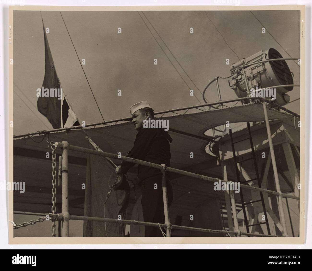 Signalgebung. Signalisierung durch internationale Code-Flaggen an Bord der USA Seefahrtschiff, Empire State. Stockfoto