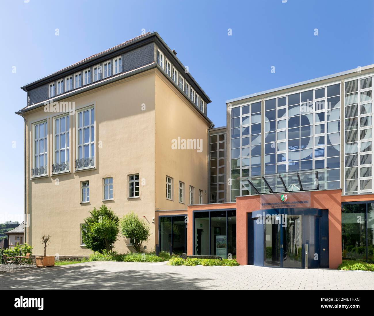 Hauptgebäude und Foyer der Landregierung Arnsberg, ehemalige katholische Lehrerausbildung, Arnsberg, Sauerland, Nordrhein-Westfalen Stockfoto