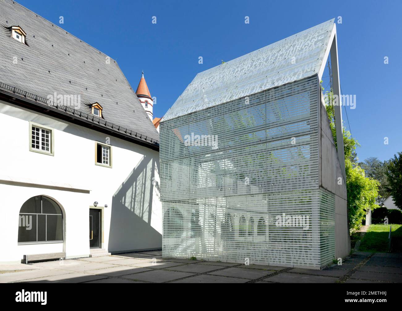 Ehemaliges Kloster Wedinghausen, heute Museum, Stadtarchiv und Veranstaltungszentrum, Glasgebäude im Innenhof, Ausstellungsraum, Arnsberg, Sauerland Stockfoto
