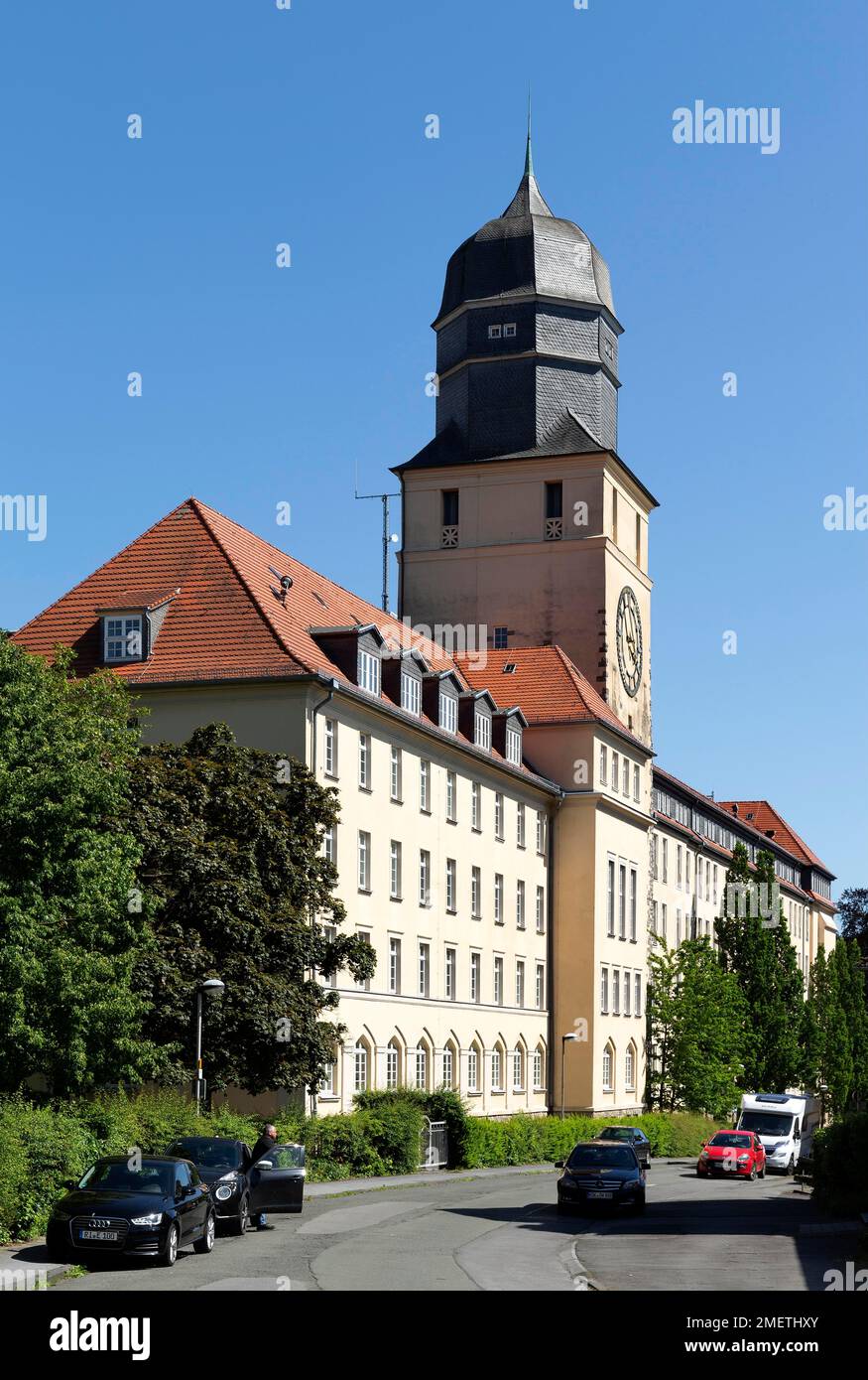 Hauptgebäude der Bezirksregierung Arnsberg, ehemals katholische Lehrerausbildung, Arnsberg, Sauerland, Nordrhein-Westfalen, Deutschland Stockfoto