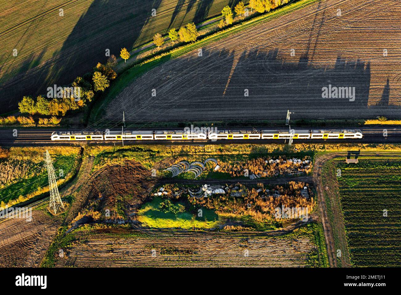 Eisenbahnverbindung der Regionalstrecke Köln-Koblenz, Züge der Mittelrheinbahn, Bornheim, Rheinland, Nordrhein-Westfalen, Deutschland Stockfoto
