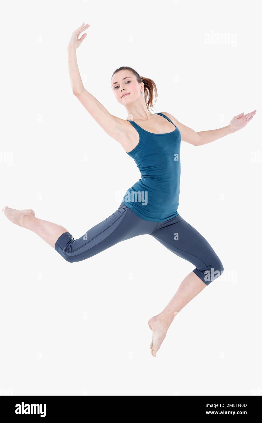 Eine Frau, die Gymnastik macht Stockfoto