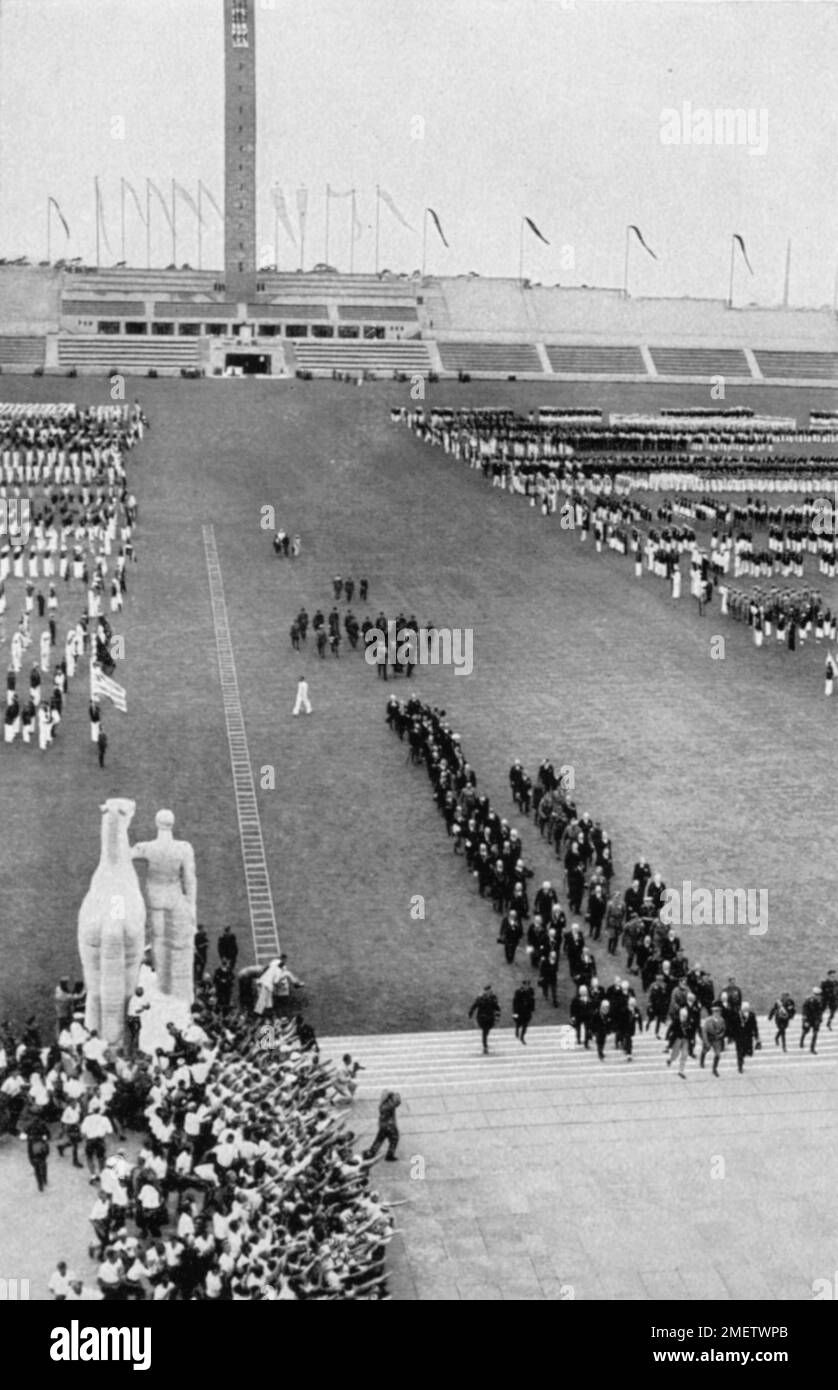Adolf Hitler auf dem Maifeld und dem Internationalen Olympischen Komitee Stockfoto