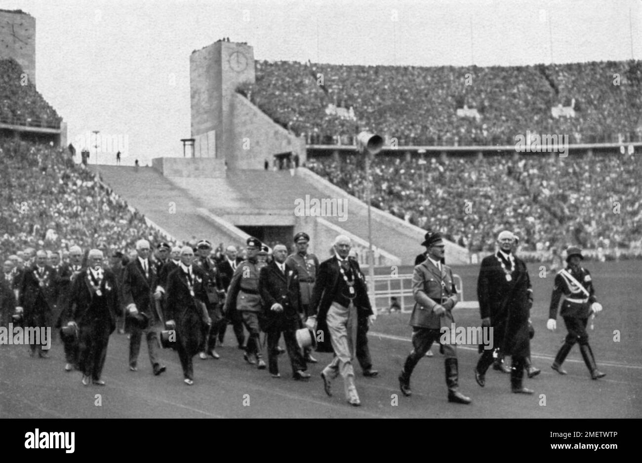 Adolf Hitler mit den Führern des Weltsports im Stadion, Eröffnungszeremonie, Olympiastadion Stockfoto