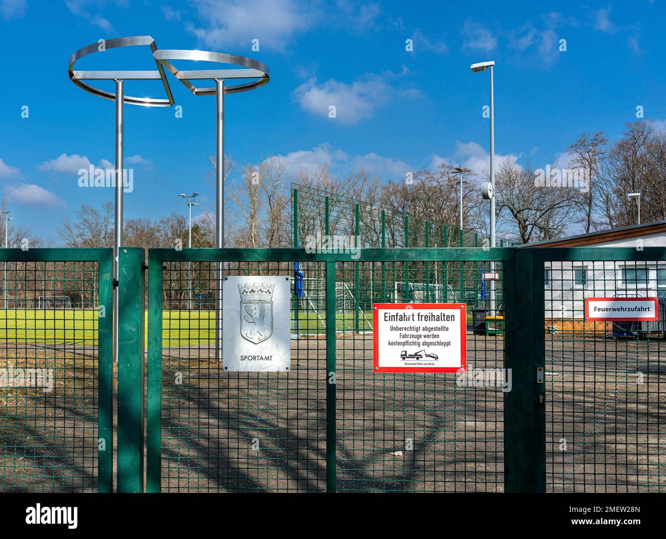 Zaun auf einem Sportplatz der Berliner Sportbehörde Berlin Stockfoto