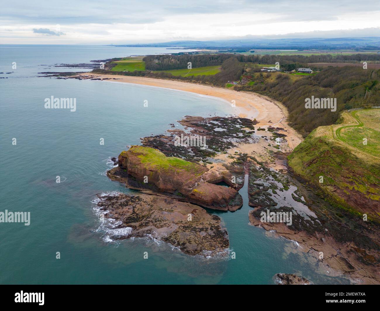 Luftblick auf Seacliff Hafen und Strand in der Nähe von North Berwick in East Lothian, Schottland, Großbritannien Stockfoto