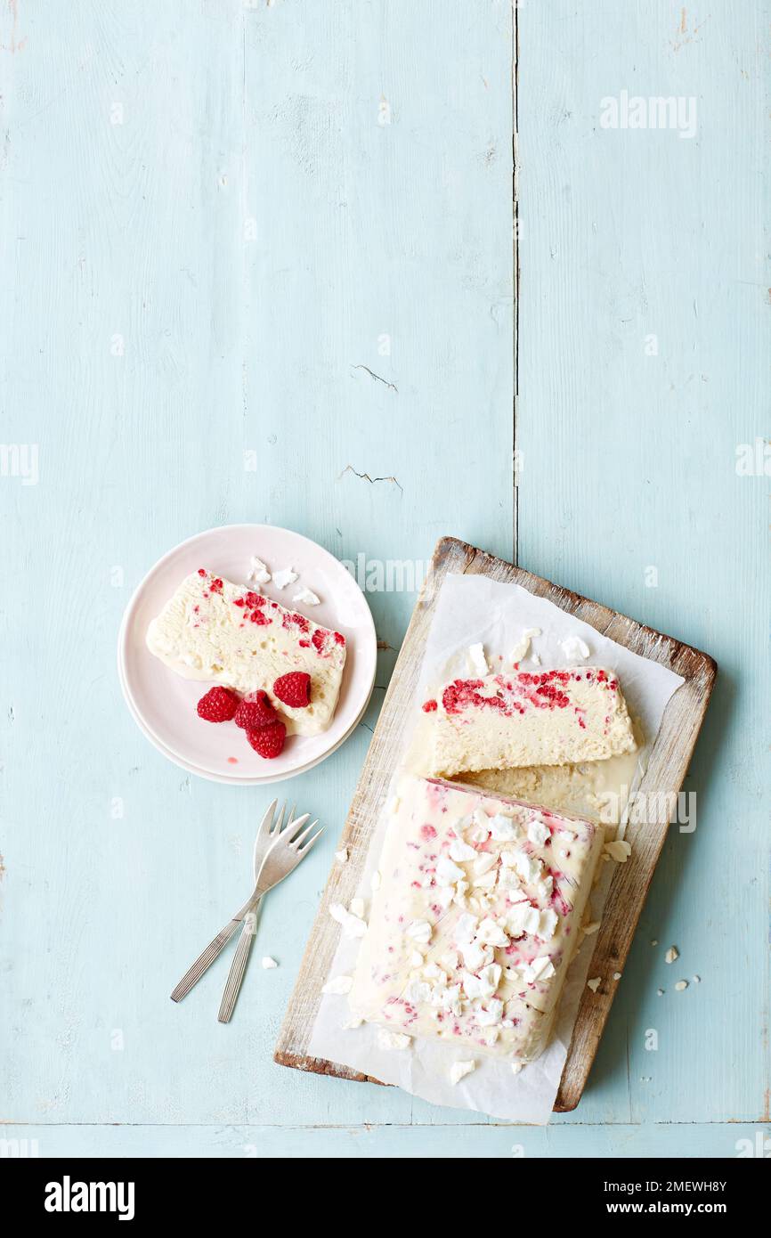 Himbeere Baiser Semifreddo Stockfoto