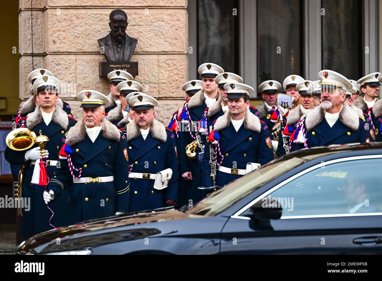 Nachod, Tschechische Republik. 24. Januar 2023. Der tschechische Präsident Milos Zeman begrüßte seinen polnischen Amtskollegen Andrzej Duda am 24. Januar 2023 in Nachod, Tschechische Republik. Kredit: David Tanecek/CTK Photo/Alamy Live News Stockfoto