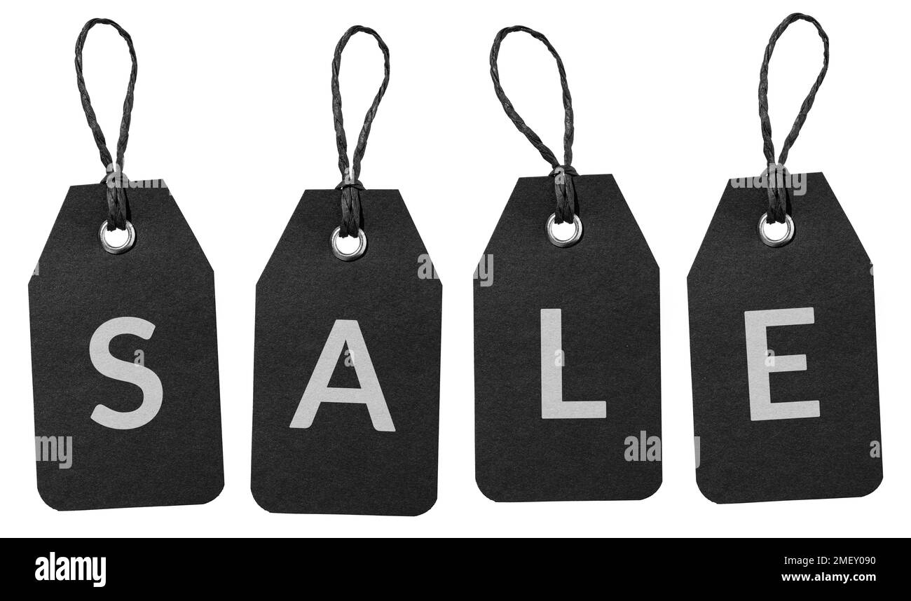 VERKAUFSWORT auf schwarzem Preisschild mit isolierter Schnur auf weißem Hintergrund. Verkaufszeichen Stockfoto