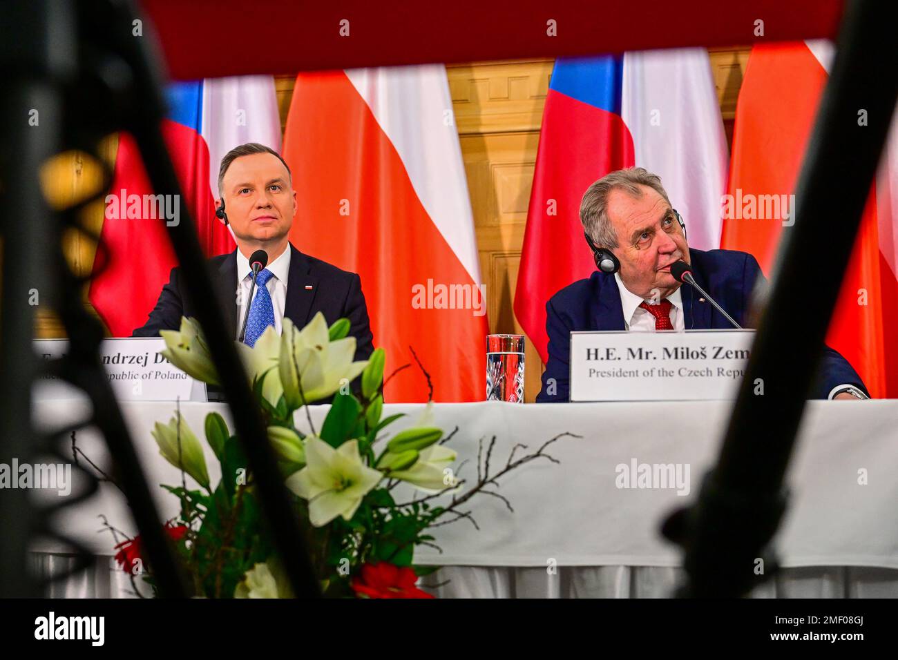 Nachod, Tschechische Republik. 24. Januar 2023. Polnischer Präsident Andrzej Duda, verließ den Raum und tschechischer Präsident Milos Zeman während der Pressekonferenz nach ihrem Treffen in Nachod (Tschechische Republik) am 24. Januar 2023. Kredit: David Tanecek/CTK Photo/Alamy Live News Stockfoto