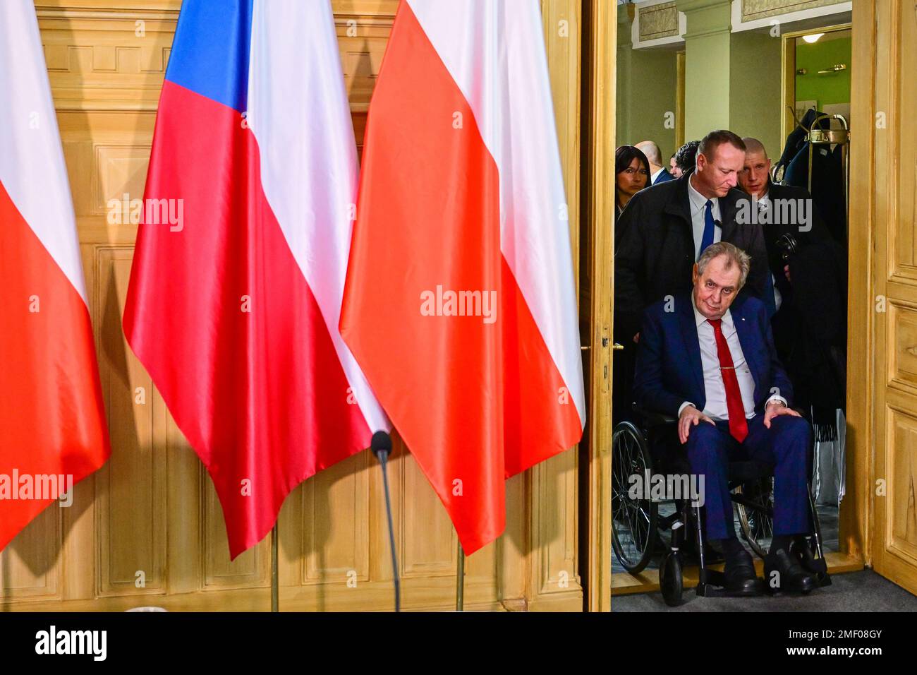 Nachod, Tschechische Republik. 24. Januar 2023. Der tschechische Präsident Milos Zeman nimmt nach dem Treffen mit dem polnischen Präsidenten Andrzej Duda am 24. Januar 2023 in Nachod (Tschechische Republik) an der Pressekonferenz Teil. Kredit: David Tanecek/CTK Photo/Alamy Live News Stockfoto