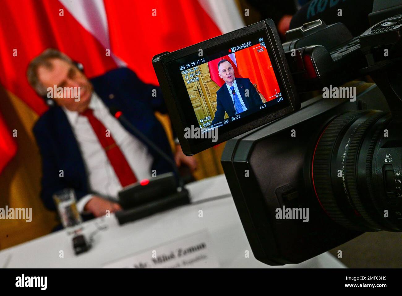 Nachod, Tschechische Republik. 24. Januar 2023. Polnischer Präsident Andrzej Duda, rechts, und tschechischer Präsident Milos Zeman während der Pressekonferenz nach ihrem Treffen in Nachod, Tschechische Republik, am 24. Januar 2023. Kredit: David Tanecek/CTK Photo/Alamy Live News Stockfoto