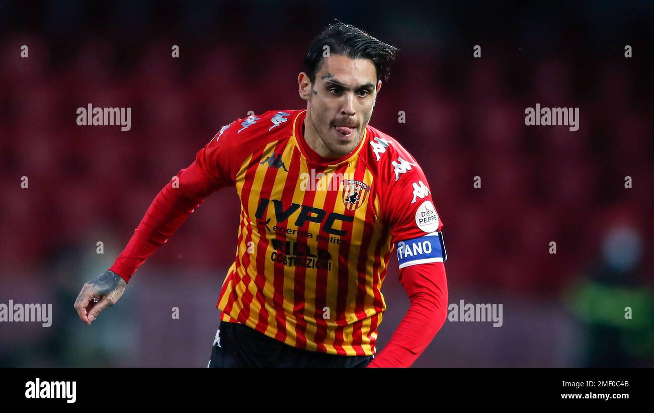 Benito Nicolas Viola of Benevento Calcio in action during the Serie A soccer match between Benevento and Fiorentina at the Ciro Vigorito Stadium in Benevento, Italy, Saturday, March 13, 2021. (AP Photo/Salvatore Laporta) Stockfoto