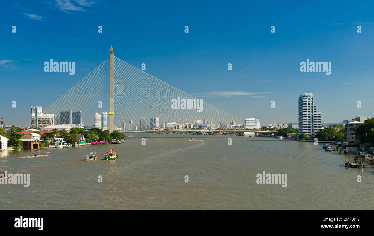 Rama VIII Brücke über den Fluss Chao Phraya. Bangkok, Thailand Stockfoto