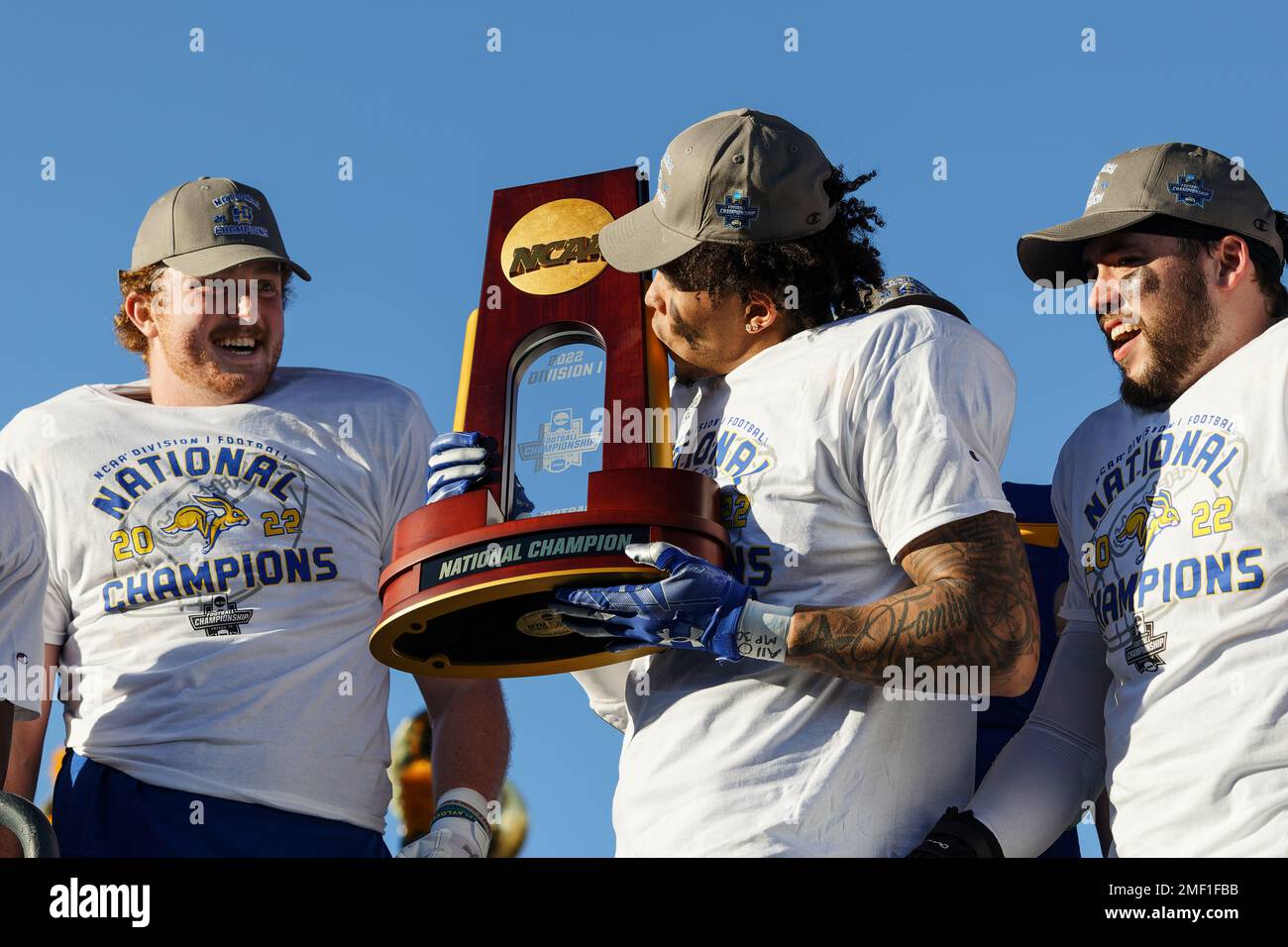 Die Spieler der South Dakota State Jackrabbits feiern den Sieg der SDSU 45-21 über die North Dakota State Bisons und gewinnen die nationale Meisterschaft im TH Stockfoto