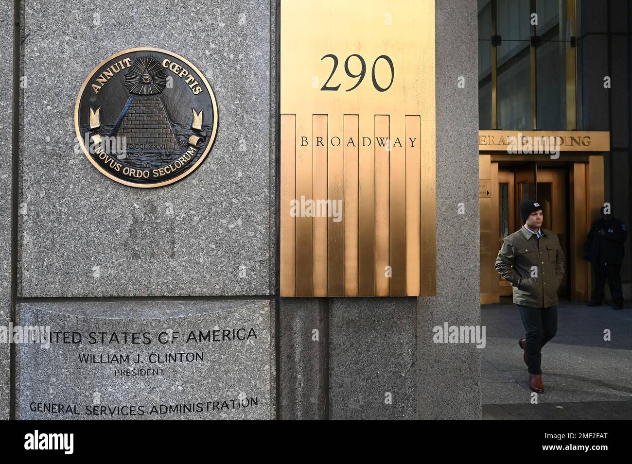 New York, USA. 24. Januar 2023. Blick auf das Ted Weiss Federal Building, in dem sich die Büros des Internal Revenue Services Taxpayer Assistance Center befinden, New York, NY, 24. Januar 2023. Das IRS hat den Januar 23 als offiziellen Beginn der Steuereinreichungssaison 2023 und den April 18 als Frist festgelegt. (Foto: Anthony Behar/Sipa USA) Guthaben: SIPA USA/Alamy Live News Stockfoto