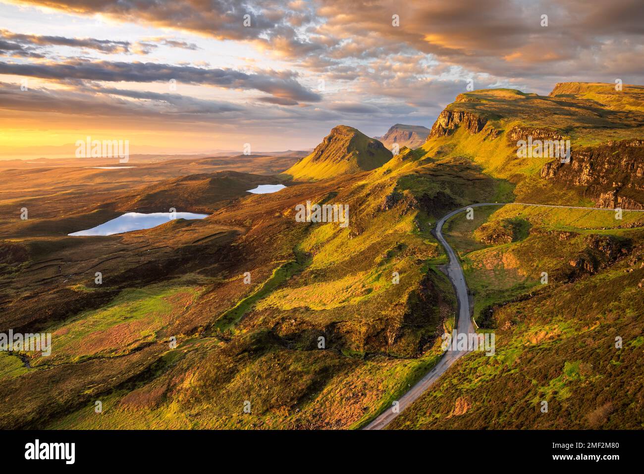Wunderschöner Sonnenaufgang in Quiraing, Isle of Skye, Schottland, Großbritannien. Stockfoto
