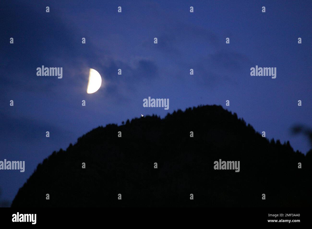 Halbmond in den Alpen, Annecy Frankreich Stockfoto