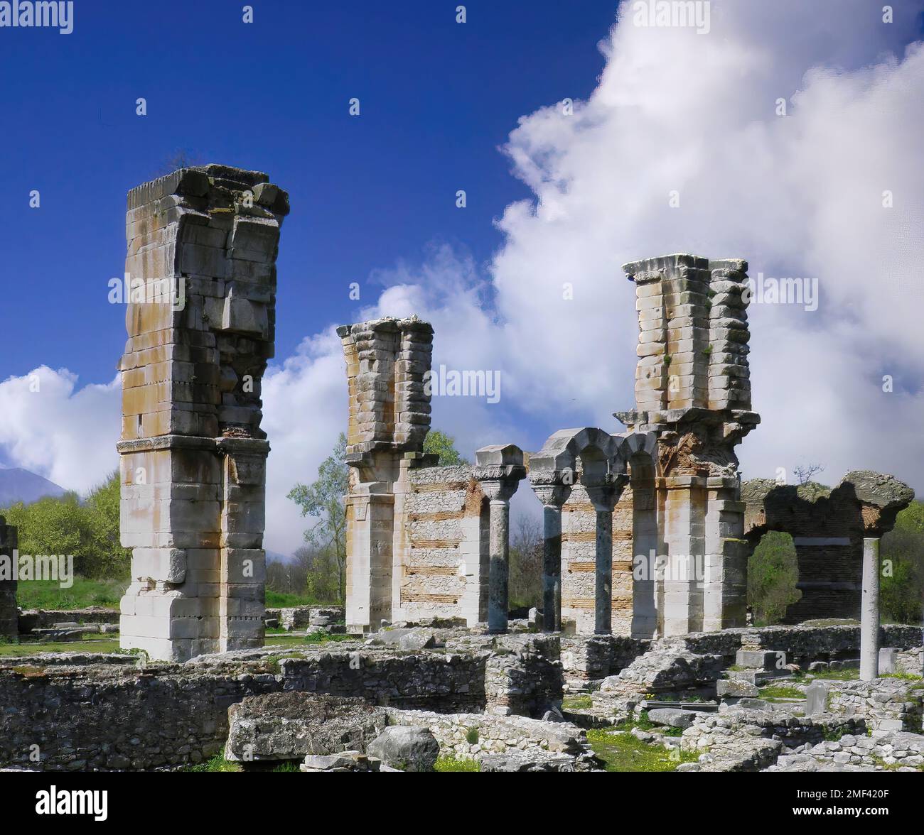 Die Ruinen der Basilika im archäologischen Bereich des antiken Philippi, Ostmakedonien und Thrakien, Griechenland Stockfoto