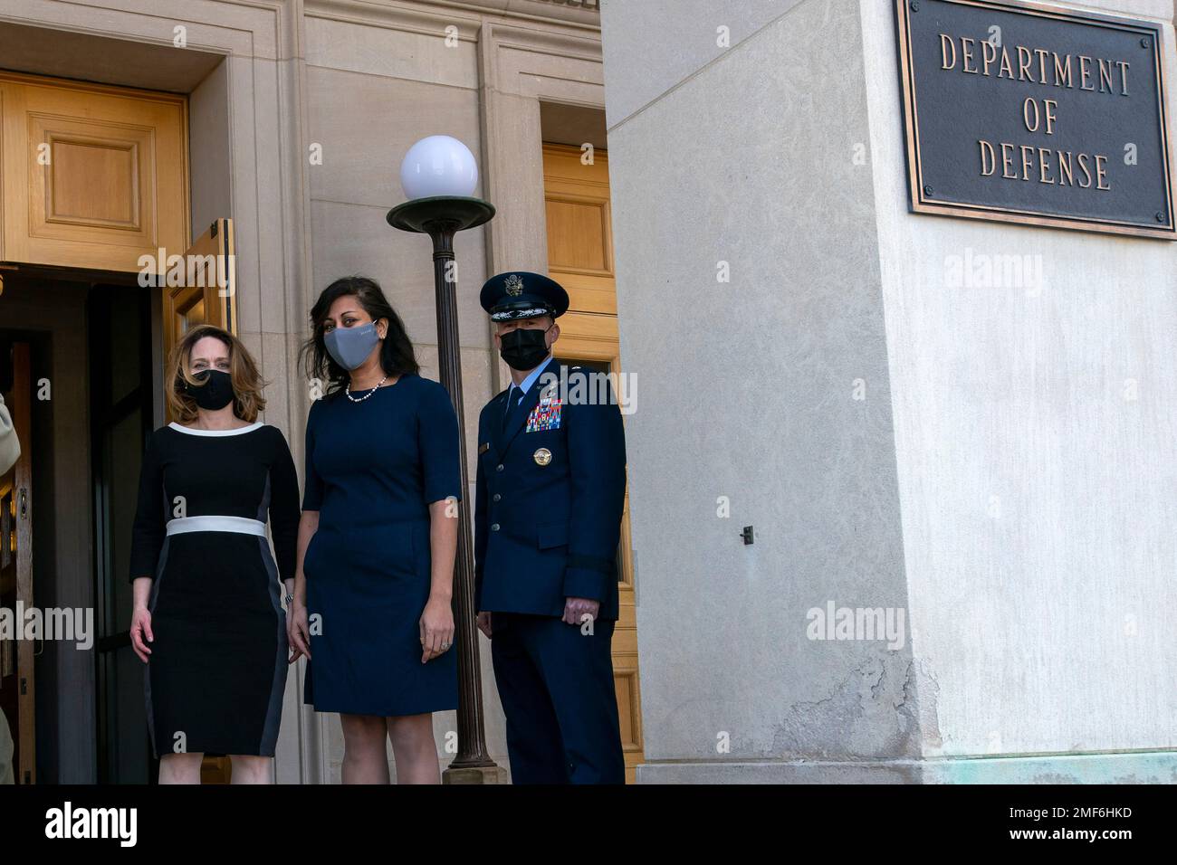 Deputy Secretary of Defense Dr. Kathleen H. Hicks, left, arrives at the Pentagon, Tuesday, Feb. 9, 2021, in Washington. (AP Photo/Jose Luis Magana) Stockfoto