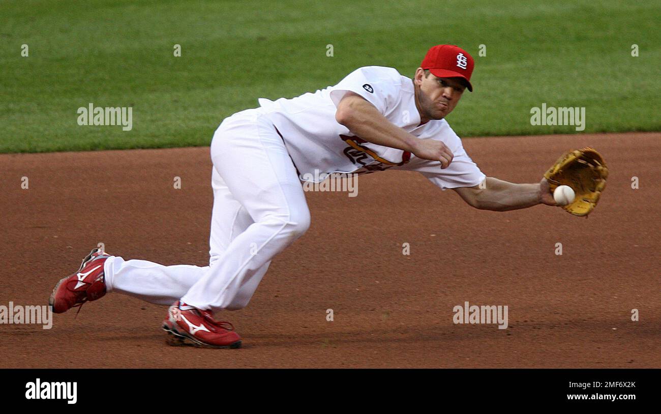 St. Louis, USA. 07. Juli 2007. St. Louis Cardinals dritter Baseman Scott Rolen greift nach links, um sich einen Ground Ball von der reichen Aurilia der San Francisco Giants im fünften Inning im Busch Stadium in St. zu sichern Louis, 7. Juli 2007. (Foto: Chris Lee/St. Louis Post-Dispatch/TNS/Sipa USA) Guthaben: SIPA USA/Alamy Live News Stockfoto