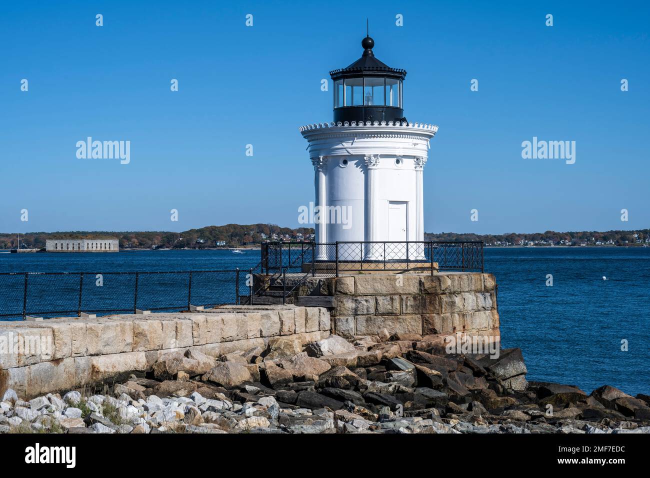 Der Portland Brekwater Lighthouse in South Portland, Maine, trägt den Spitznamen Bug Light und wurde von Thomas Walter entworfen, der vom Choragic Monument of Lysi inspiriert wurde Stockfoto
