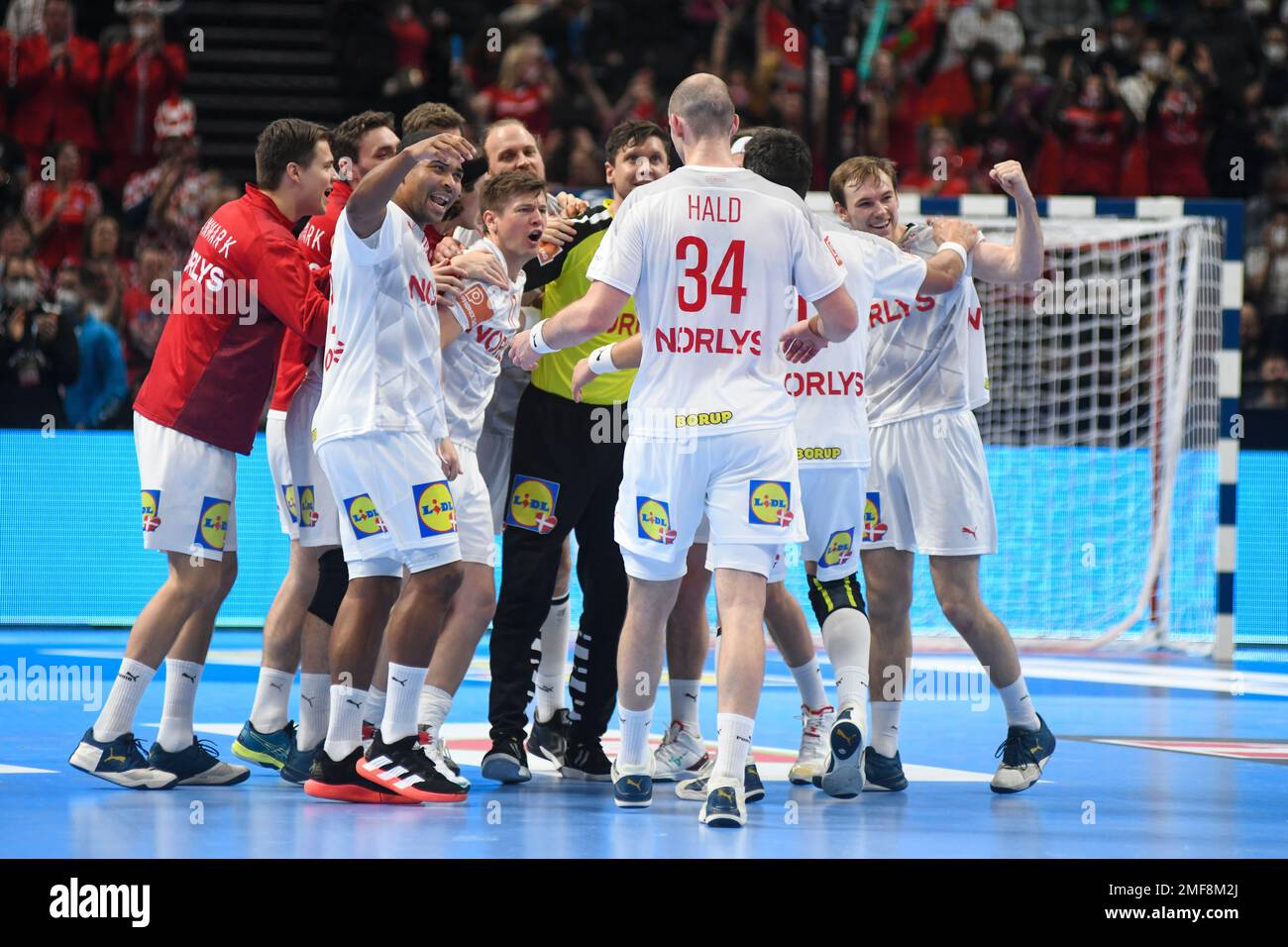 Die dänische Nationalmannschaft feiert den Sieg über Kroatien. EHF Euro 2022, Hauptrunde Stockfoto