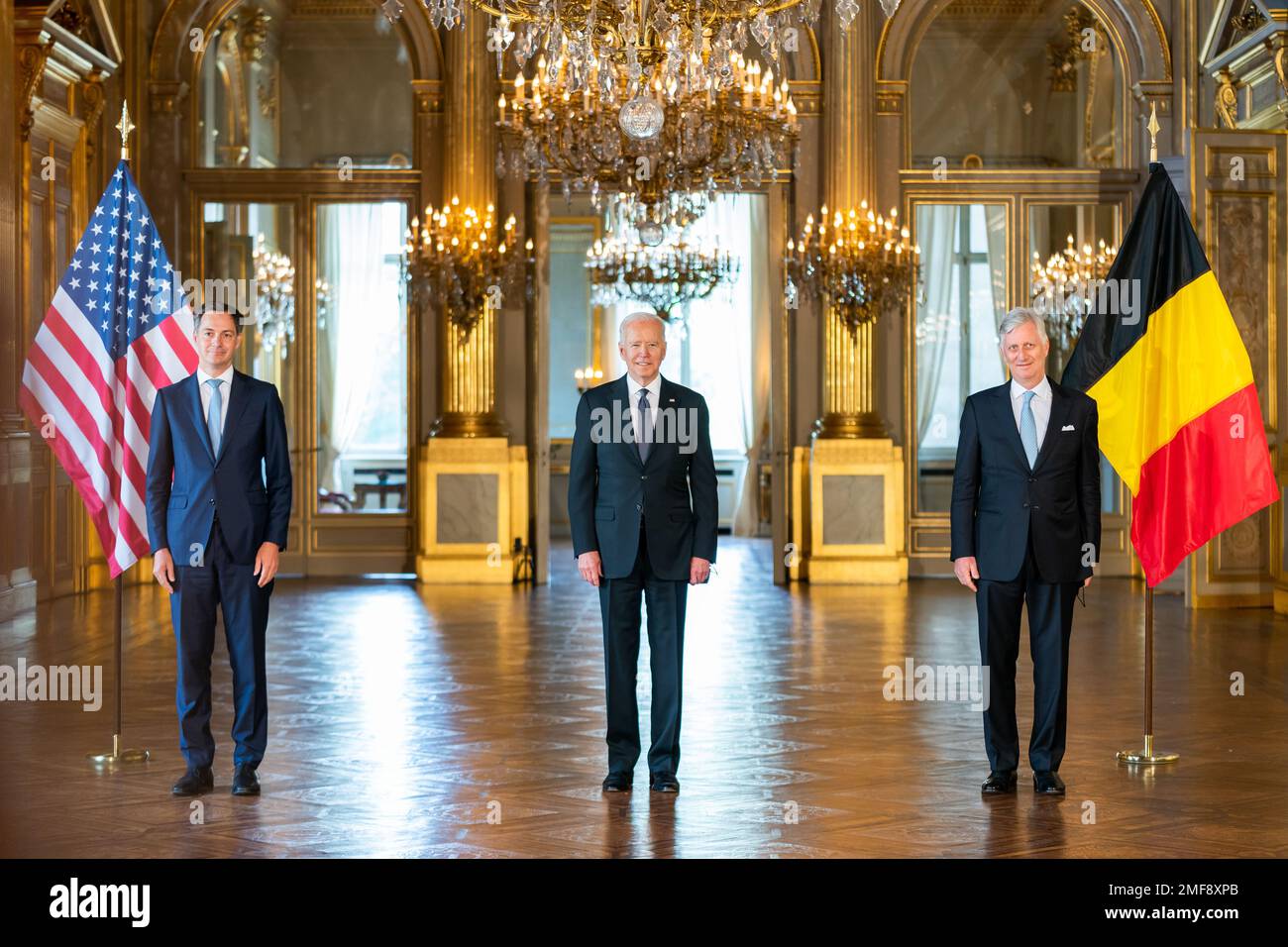 Reportage: Präsident Joe Biden posiert am Dienstag, den 15. Juni 2021 im Königspalast in Brüssel für Fotos mit König Phillipe von Belgien und dem belgischen Premierminister Alexander De Croo Stockfoto