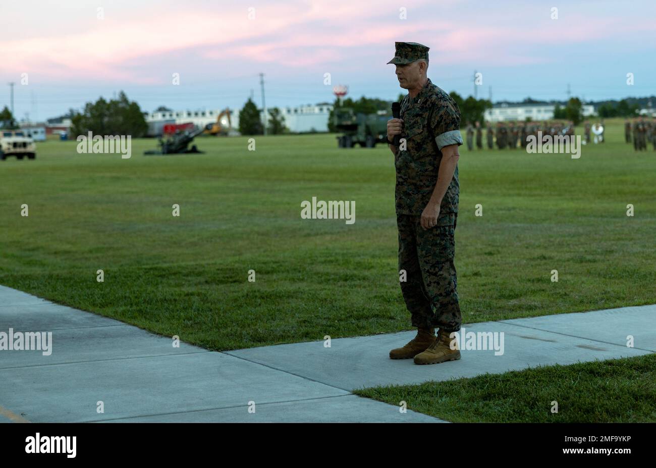 USA General Francis Donovan, der ausscheidende Kommandeur der 2D. Marine-Division, spricht bei einer Zeremonie zum Kommandowechsel in Camp Lejeune, North Carolina, am 18. August 2022. Während der Zeremonie übergab Donovan Brig das Kommando über die Division. General Calvert Worth. Stockfoto