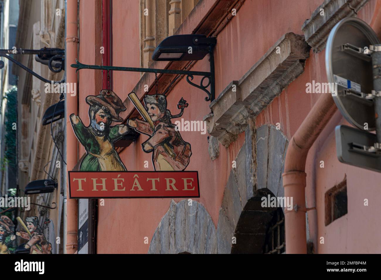 Am Puppentheater-Gebäude in Lyon, Frankreich, befindet sich ein Schild mit der Aufschrift „Puppentheater“ Stockfoto