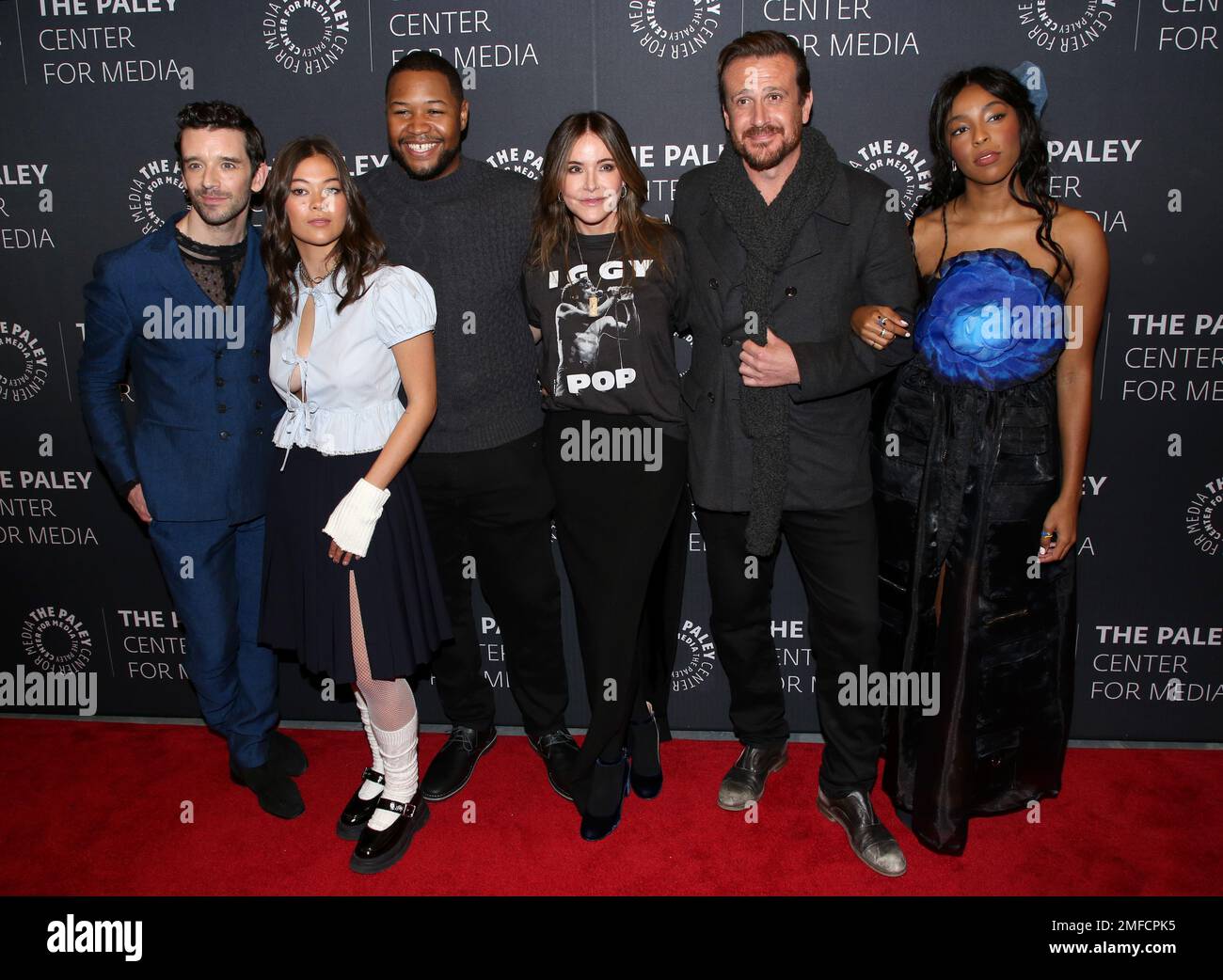 New York City, USA. 24. Januar 2023. Michael Urie, Lukita Maxwell, Luke Tennie, Christa Miller, Jason Segel und Jessica Williams, die am 24. Januar 2023 im Paley Center for Media in New York City, NY, an der „Shrinking“ New York Screening teilnahmen © Steven Bergman/AFF-USA.COM Credit: AFF/Alamy Live News Stockfoto