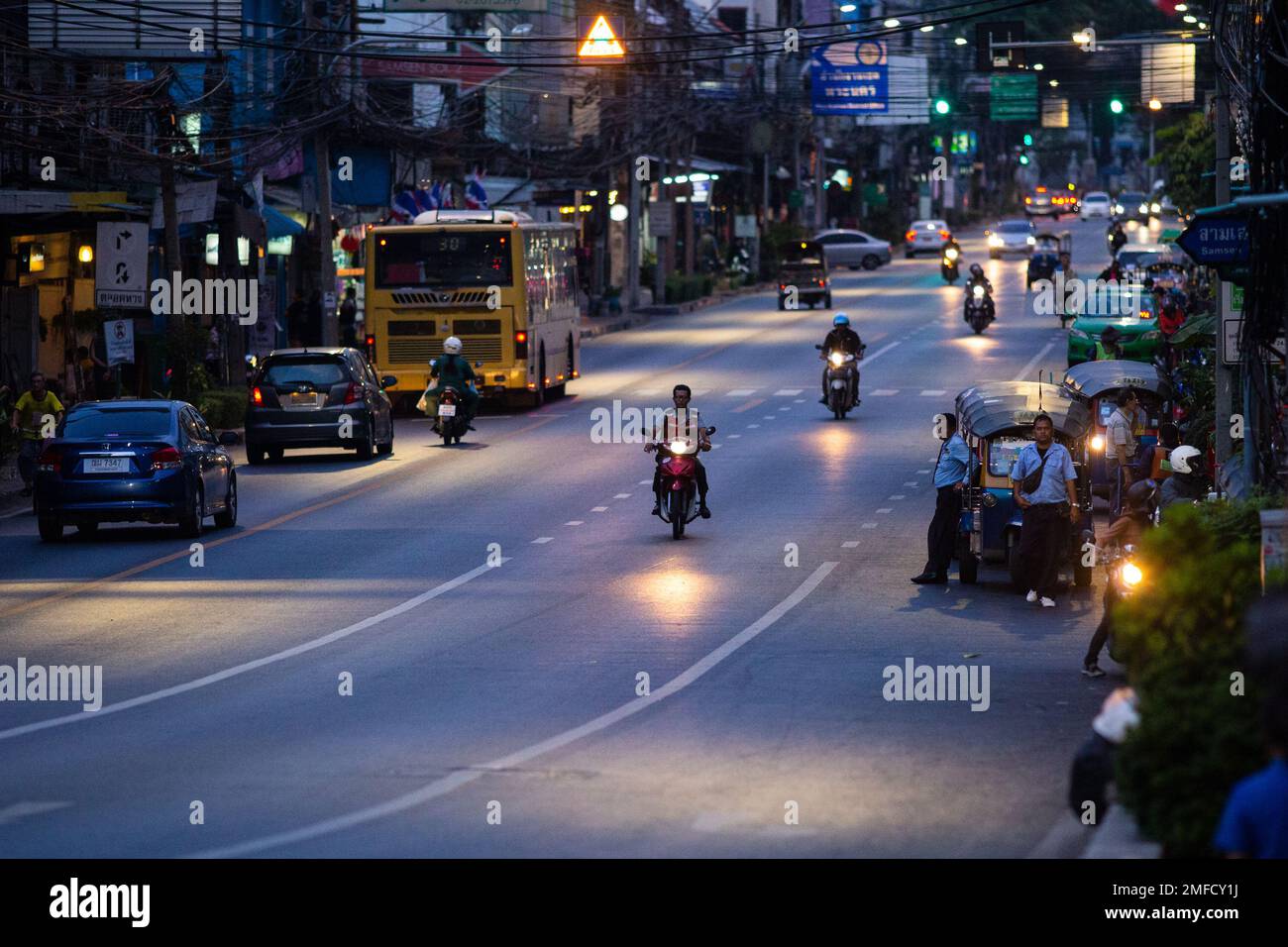 Bangkok Straßen von Thailand am Abend - Bangkok, Thailand Stockfoto