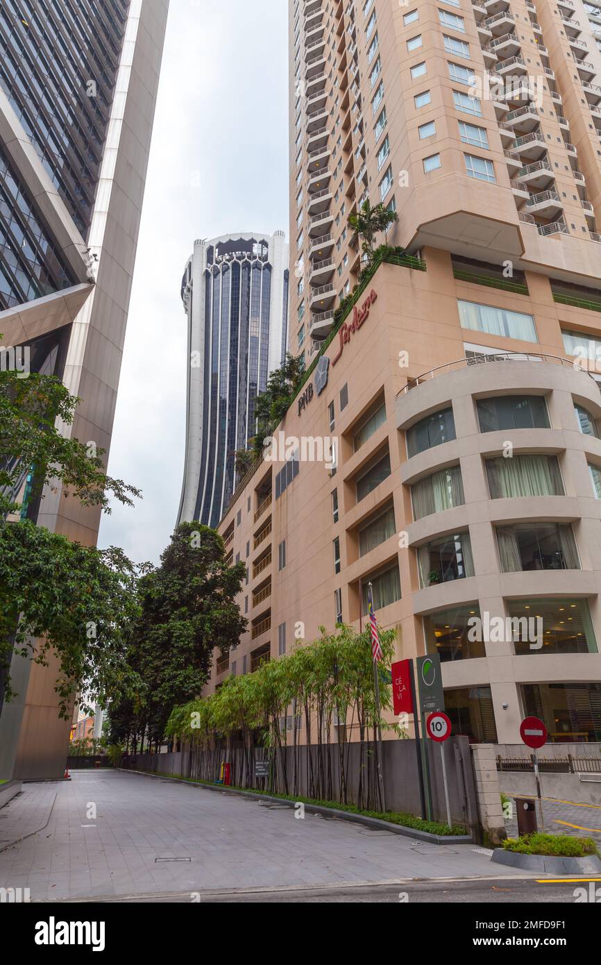 Kuala Lumpur, Malaysia - 25. November 2019: Straße Kuala Lumpur tagsüber, vertikales Foto Stockfoto