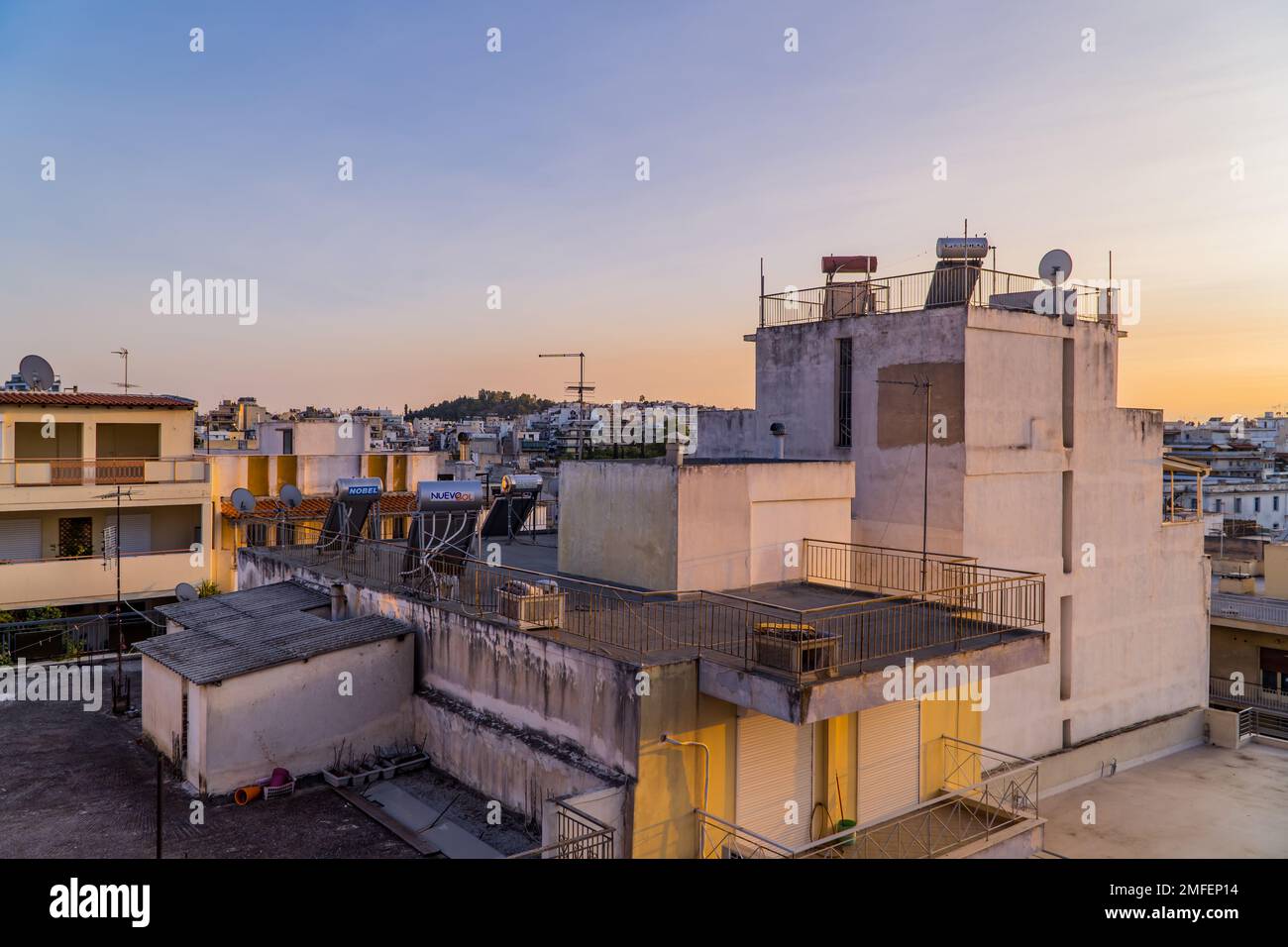 Panoramablick von Wohngebäuden im Zentrum von Athen, Griechenland Stockfoto