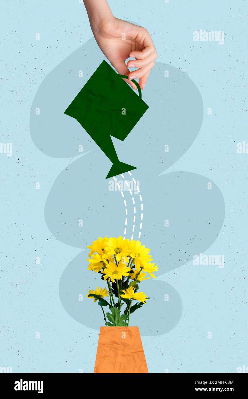 Vertikales Verbunddesign Minimale Collage aus wunderschönen gelben Blumen Gießkanne Gärtnern frische gelbe Pflanzen isoliert auf blauem Hintergrund Stockfoto