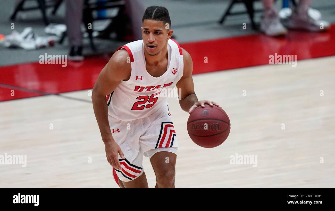Utah guard Alfonso Plummer (25) brings the ball up court during the second half of an NCAA college basketball game against Idaho State Tuesday, Dec. 8, 2020, in Salt Lake City. (AP Photo/Rick Bowmer) Stockfoto