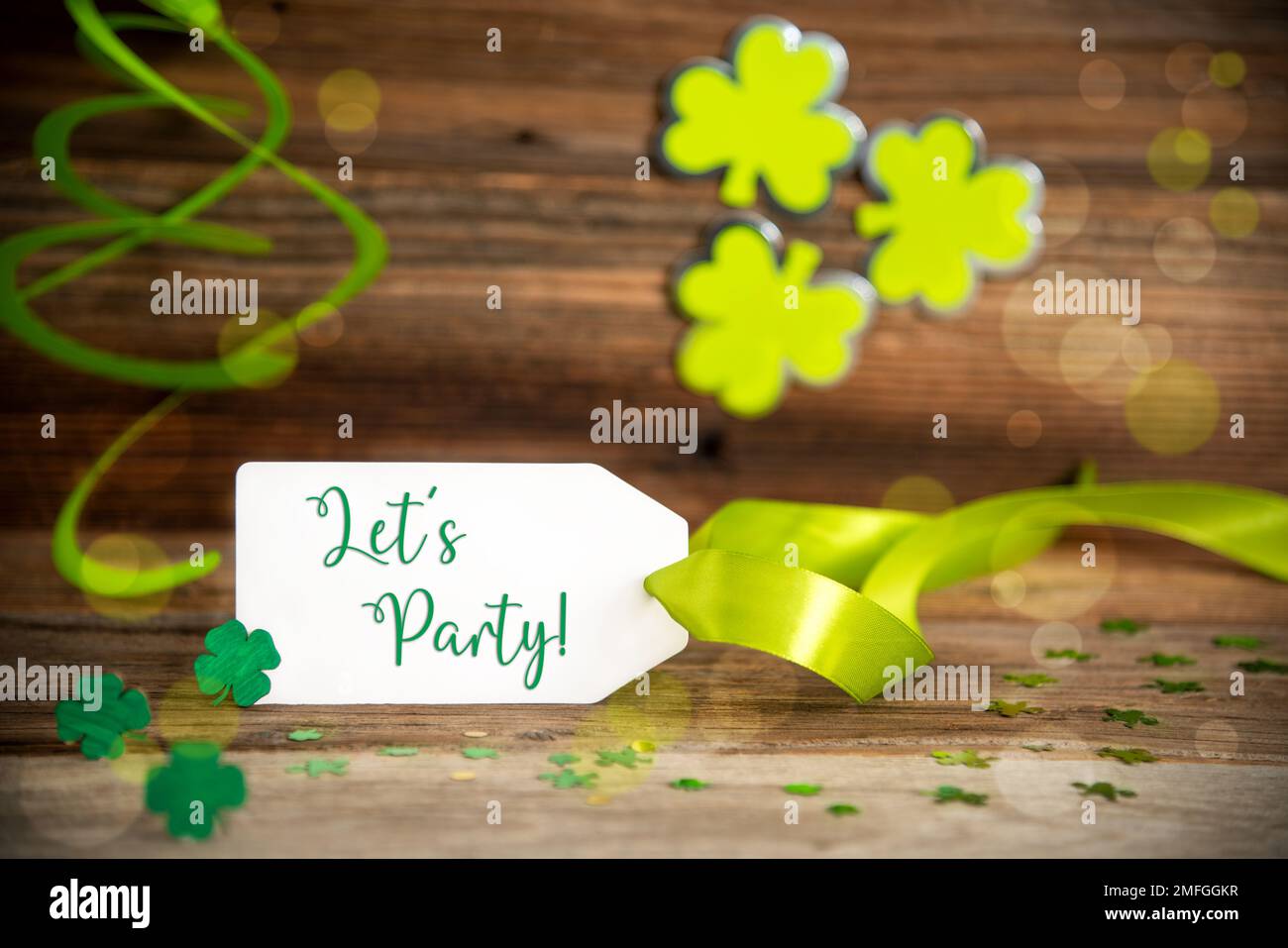 Saint Patrick's Day Dekoration, Label mit Text Let US Party Stockfoto