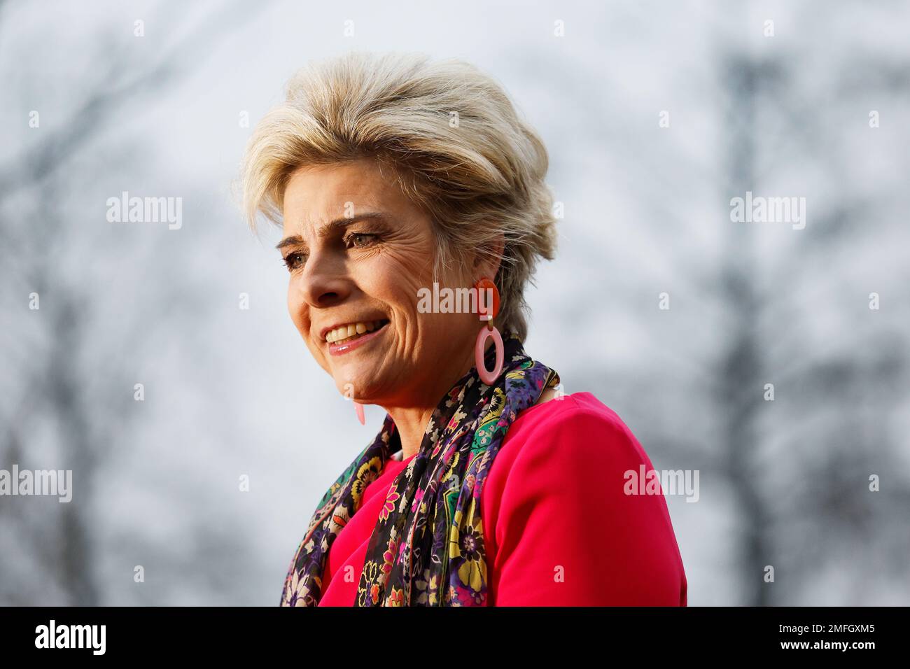 Rotterdam, Niederlande. 25. Januar 2023. ROTTERDAM - Prinzessin Laurentien kommt im OBS De Notenkraker an, um aus dem Bilderbuch des Jahres 2023 zu lesen: Maximiliaan Modderman schmeißt eine Party von Joukje Akveld und Jan Jutte während des National Reading Breakfast im OBS De Notenkraker in Hoogvliet. ANP BAS CZERWINSKI netherlands Out - belgium Out Credit: ANP/Alamy Live News Stockfoto