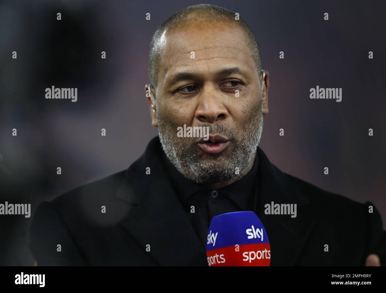 Southampton, Großbritannien. 24. Januar 2023. Les Ferdinand ist während der Präsentation für Sky Sports während des Carabao Cup-Spiels im St. Mary's Stadium in Southampton zu sehen. Das Bild sollte lauten: Paul Terry/Sportimage Credit: Sportimage/Alamy Live News Stockfoto