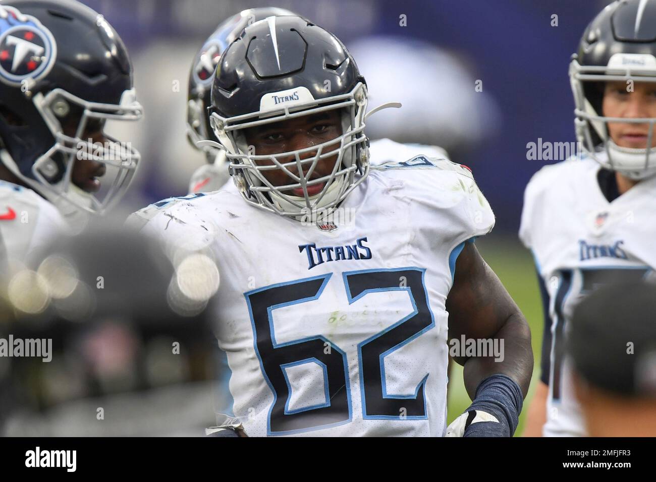 Tennessee Titans center Aaron Brewer (62) looks on during the second half of an NFL football game against the Baltimore Ravens, Sunday, Nov. 22, 2020, in Baltimore. (AP Photo/Terrance Williams) Stockfoto