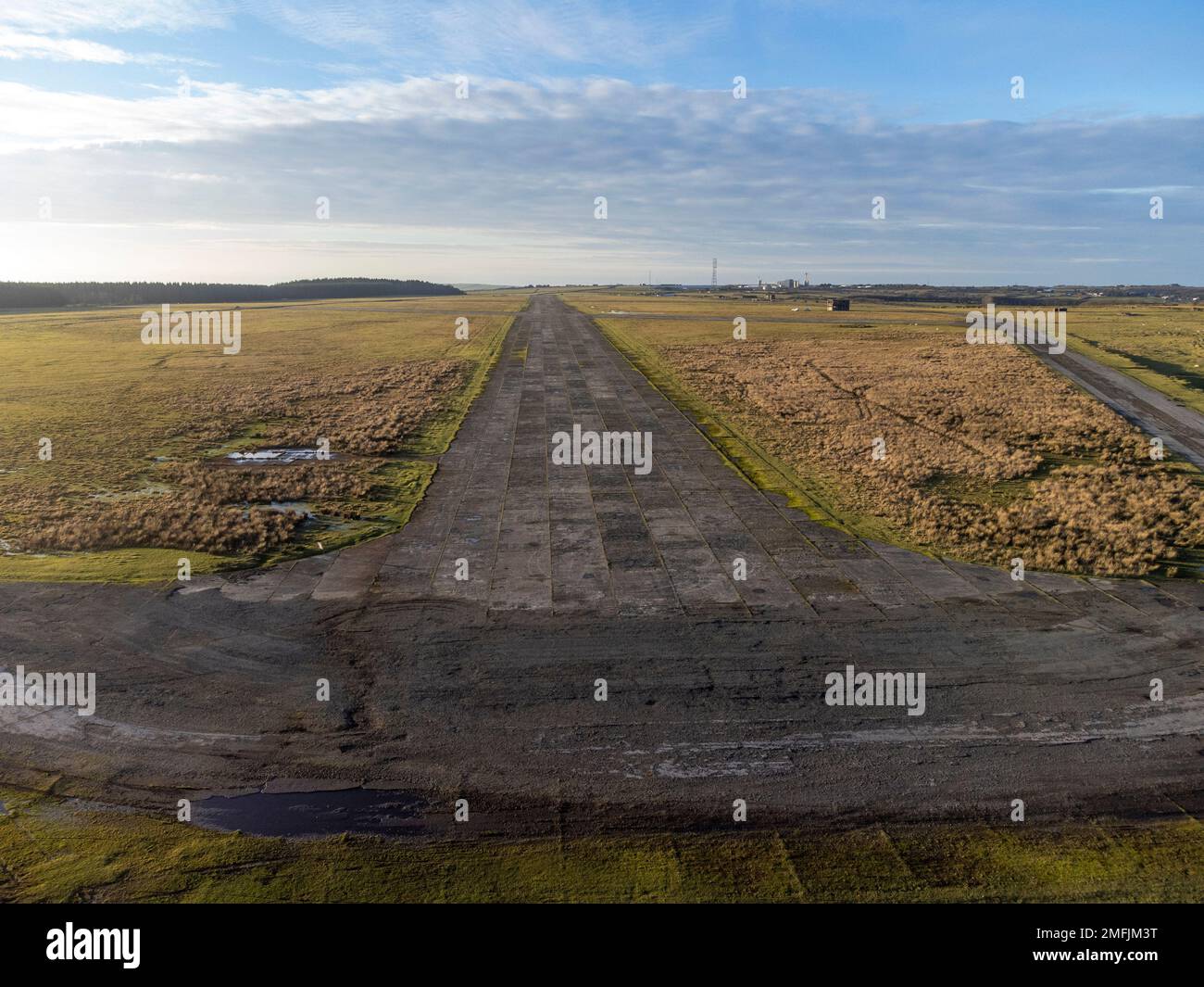 Stillgelegte Landebahn am Flugplatz RAF Davidstow, Cornwall UK Stockfoto