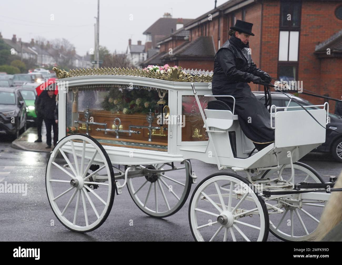 Die Bestattungsstätte für Elle Edwards trifft in der Nikolaikirche in Wallasey ein. Bilddatum: Mittwoch, 25. Januar 2023. Stockfoto