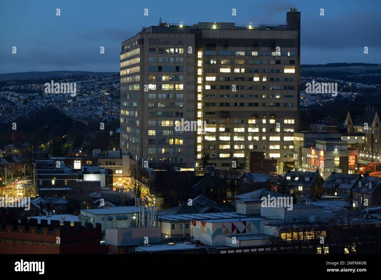 Hallamshire Krankenhaus Sheffield bei Nacht Großbritannien England Stockfoto
