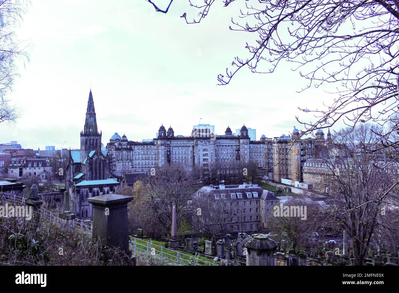 Glasgow Kathedrale & Königliche Krankenstation von Glasgow Nekropolis Stockfoto